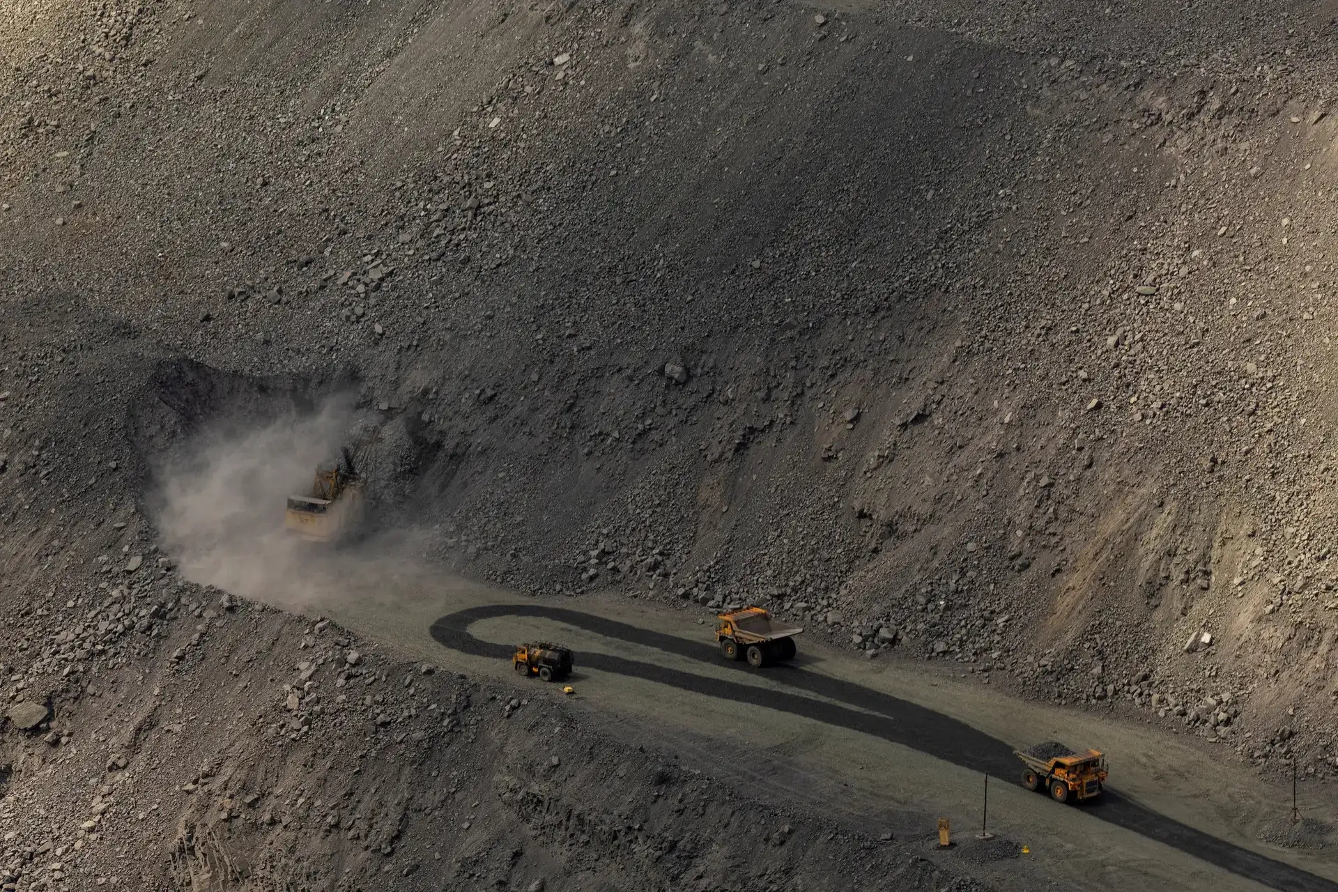 Iron ore posts weekly loss on slowing Chinese steel demand, property weakness