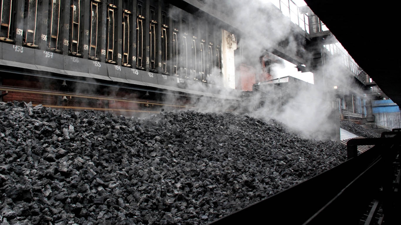 Russian Coal Industry Faces Mounting Losses as Dozens of Companies Near Collapse