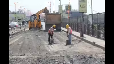 Roads, defunct street lights in Steel City to be fixed before puja