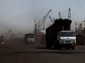 India coal power output drops 9.5% in May at fastest pace in five years