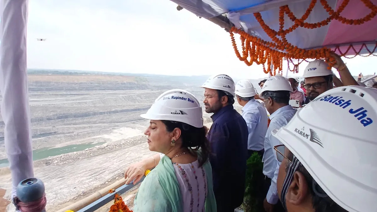 Coal Minister eyes 1.53 Billion Tons production, distance from Russian ventures